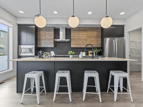 9226 Pear Drive, Edmonton, AB - Indoor Photo Showing Kitchen With Upgraded Kitchen