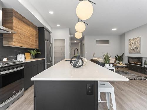 9226 Pear Drive, Edmonton, AB - Indoor Photo Showing Kitchen