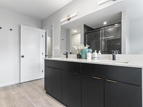 9226 Pear Drive, Edmonton, AB - Indoor Photo Showing Bathroom