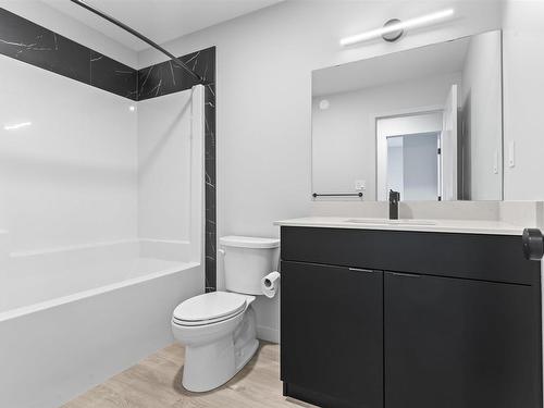 9226 Pear Drive, Edmonton, AB - Indoor Photo Showing Bathroom