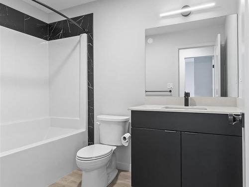 9226 Pear Drive, Edmonton, AB - Indoor Photo Showing Bathroom