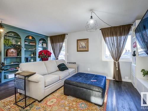 35 14803 34 Street, Edmonton, AB - Indoor Photo Showing Living Room