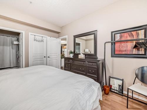 101 8619 111 Street, Edmonton, AB - Indoor Photo Showing Bedroom