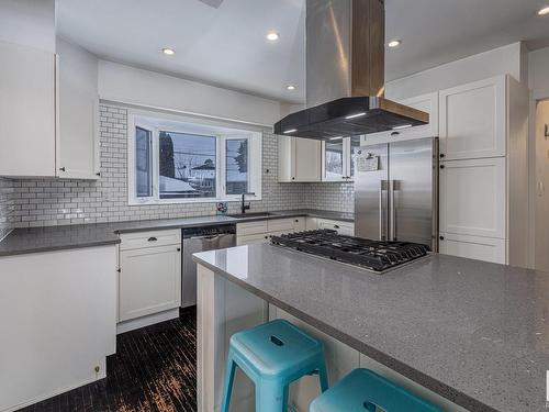 8932 142 Street, Edmonton, AB - Indoor Photo Showing Kitchen With Upgraded Kitchen