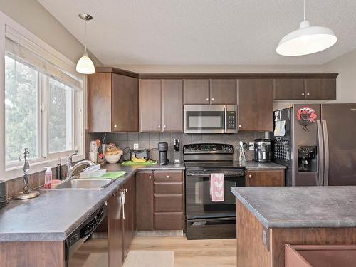 401 Songhurst Place, Leduc, AB - Indoor Photo Showing Kitchen