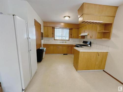 10570 62 Avenue, Edmonton, AB - Indoor Photo Showing Kitchen