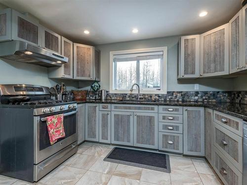 121 20212 Twp Road 510, Rural Strathcona County, AB - Indoor Photo Showing Kitchen