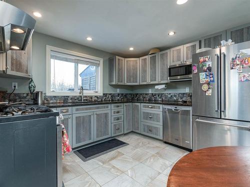 121 20212 Twp Road 510, Rural Strathcona County, AB - Indoor Photo Showing Kitchen