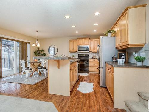 1120 117 Street, Edmonton, AB - Indoor Photo Showing Kitchen