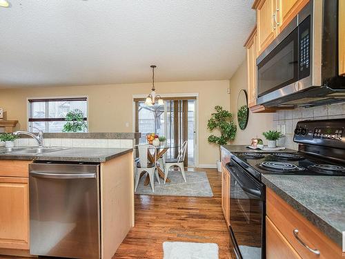 1120 117 Street, Edmonton, AB - Indoor Photo Showing Kitchen