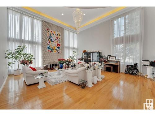 10812 5 Avenue, Edmonton, AB - Indoor Photo Showing Living Room