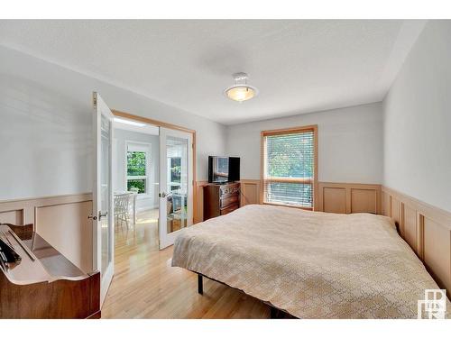 10812 5 Avenue, Edmonton, AB - Indoor Photo Showing Bedroom