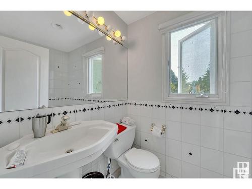 10812 5 Avenue, Edmonton, AB - Indoor Photo Showing Bathroom