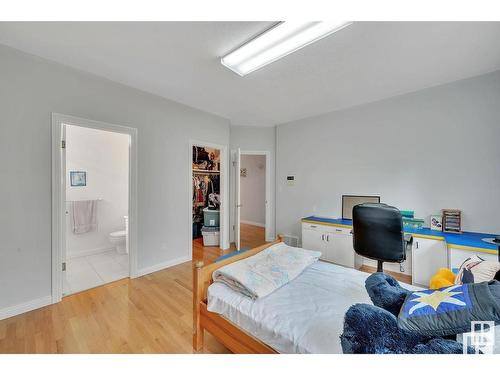 10812 5 Avenue, Edmonton, AB - Indoor Photo Showing Bedroom