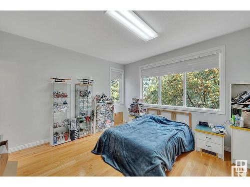 10812 5 Avenue, Edmonton, AB - Indoor Photo Showing Bedroom