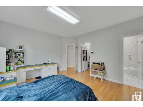 10812 5 Avenue, Edmonton, AB - Indoor Photo Showing Bedroom