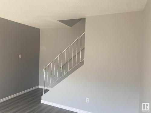 20 Willowdale Place, Edmonton, AB - Indoor Photo Showing Other Room