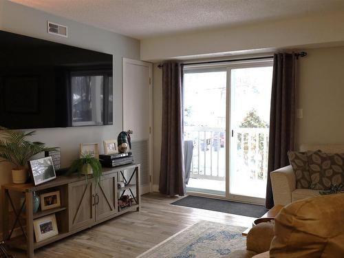 204 11825 71 Street, Edmonton, AB - Indoor Photo Showing Living Room