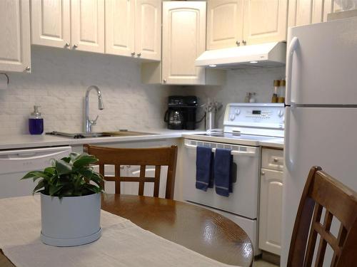 204 11825 71 Street, Edmonton, AB - Indoor Photo Showing Kitchen