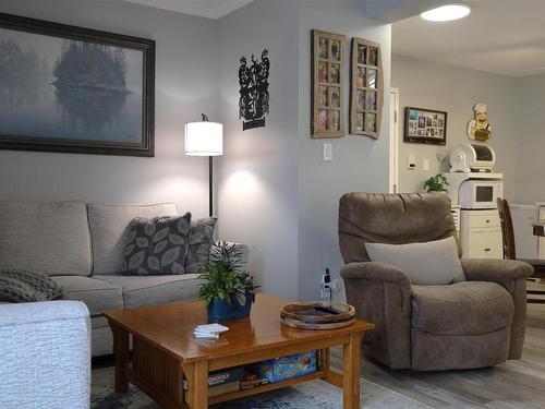 204 11825 71 Street, Edmonton, AB - Indoor Photo Showing Living Room