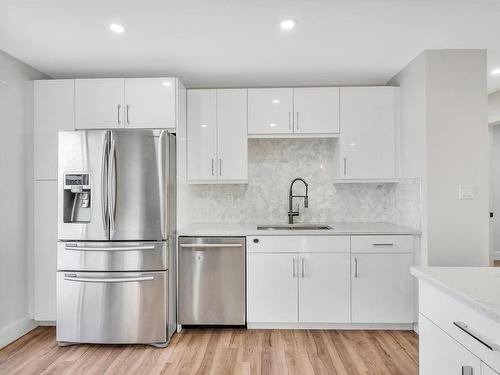 9907 170 Avenue, Edmonton, AB - Indoor Photo Showing Kitchen With Upgraded Kitchen