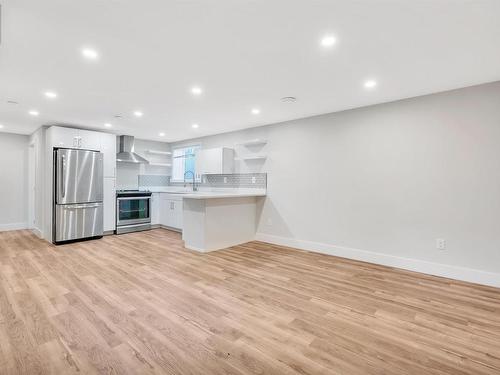 9907 170 Avenue, Edmonton, AB - Indoor Photo Showing Kitchen