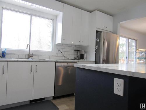 303 57312 Range Road 25, Rural Barrhead County, AB - Indoor Photo Showing Kitchen With Upgraded Kitchen