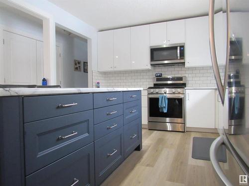 303 57312 Range Road 25, Rural Barrhead County, AB - Indoor Photo Showing Kitchen