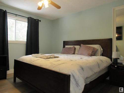 303 57312 Range Road 25, Rural Barrhead County, AB - Indoor Photo Showing Bedroom