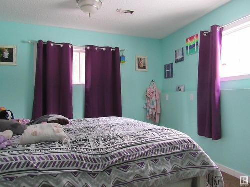 303 57312 Range Road 25, Rural Barrhead County, AB - Indoor Photo Showing Bedroom