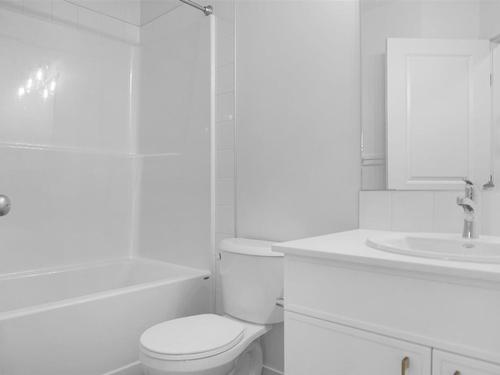 82 50 Mclaughlin Drive, Spruce Grove, AB - Indoor Photo Showing Bathroom