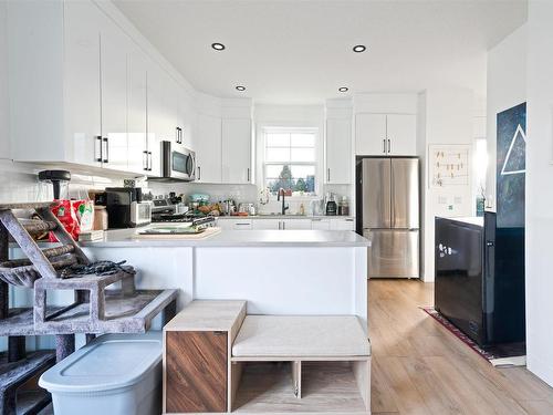 15303-15309 95 Avenue, Edmonton, AB - Indoor Photo Showing Kitchen With Stainless Steel Kitchen With Upgraded Kitchen