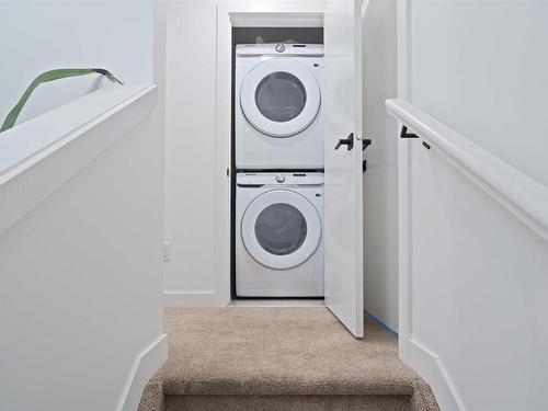 15303-15309 95 Avenue, Edmonton, AB - Indoor Photo Showing Laundry Room