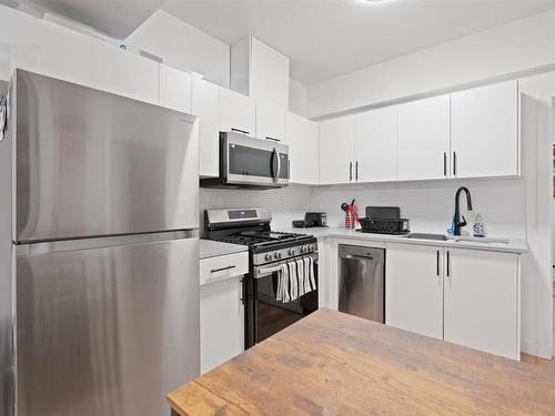 15303-15309 95 Avenue, Edmonton, AB - Indoor Photo Showing Kitchen With Stainless Steel Kitchen