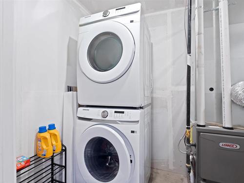 15303-15309 95 Avenue, Edmonton, AB - Indoor Photo Showing Laundry Room