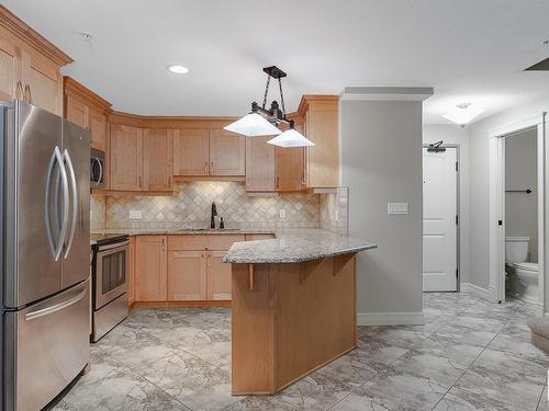 224 10142 111 Street, Edmonton, AB - Indoor Photo Showing Kitchen