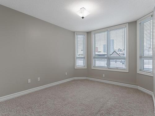 224 10142 111 Street, Edmonton, AB - Indoor Photo Showing Laundry Room