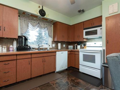 325 52306 Rge Road 212, Rural Strathcona County, AB - Indoor Photo Showing Kitchen With Double Sink