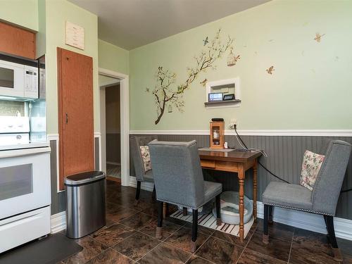 325 52306 Rge Road 212, Rural Strathcona County, AB - Indoor Photo Showing Kitchen