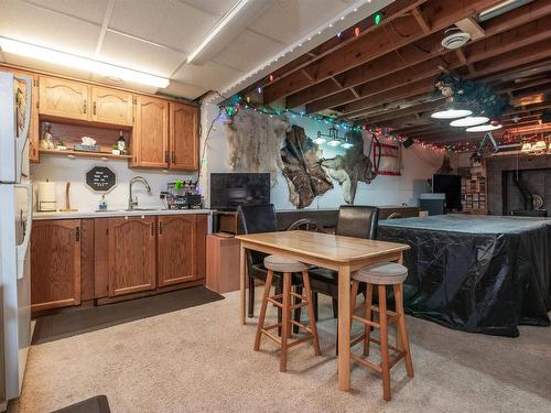 325 52306 Rge Road 212, Rural Strathcona County, AB - Indoor Photo Showing Kitchen