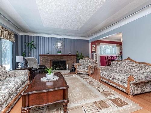 325 52306 Rge Road 212, Rural Strathcona County, AB - Indoor Photo Showing Living Room With Fireplace