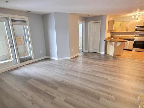 229 300 Spruce Ridge Road, Spruce Grove, AB - Indoor Photo Showing Kitchen