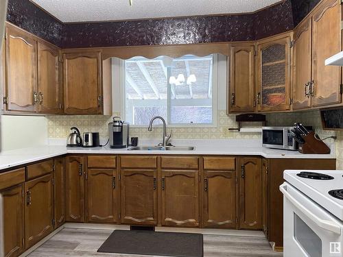 5428 49 Street, Warburg, AB - Indoor Photo Showing Kitchen With Double Sink