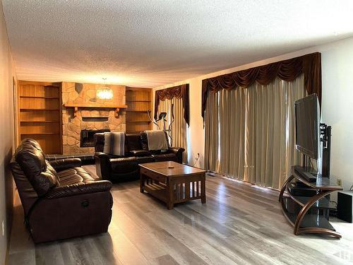 5428 49 Street, Warburg, AB - Indoor Photo Showing Living Room