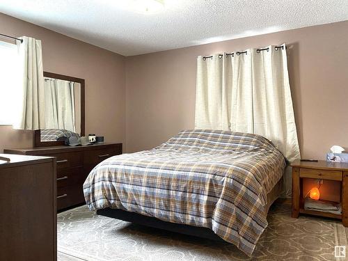 5428 49 Street, Warburg, AB - Indoor Photo Showing Bedroom