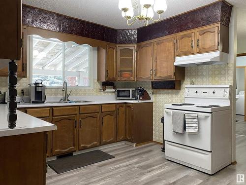 5428 49 Street, Warburg, AB - Indoor Photo Showing Kitchen With Double Sink