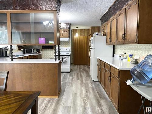 5428 49 Street, Warburg, AB - Indoor Photo Showing Kitchen