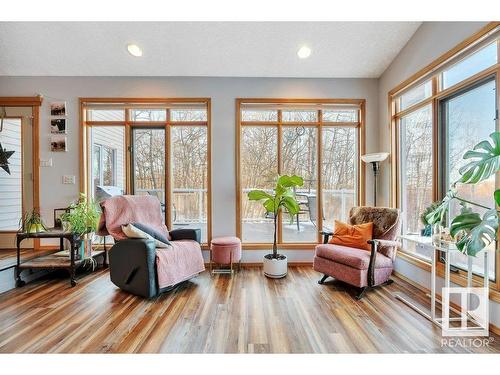 171 51268 Rge Road 204, Rural Strathcona County, AB - Indoor Photo Showing Living Room