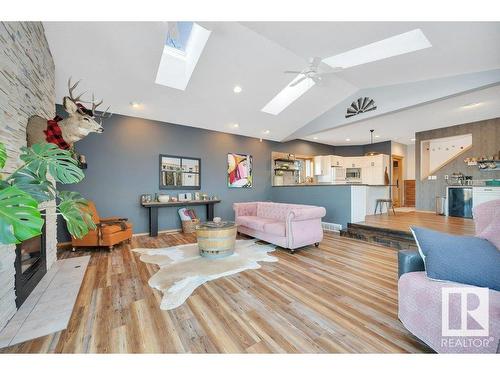 171 51268 Rge Road 204, Rural Strathcona County, AB - Indoor Photo Showing Living Room