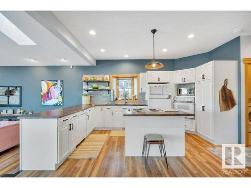 171 51268 Rge Road 204, Rural Strathcona County, AB - Indoor Photo Showing Kitchen